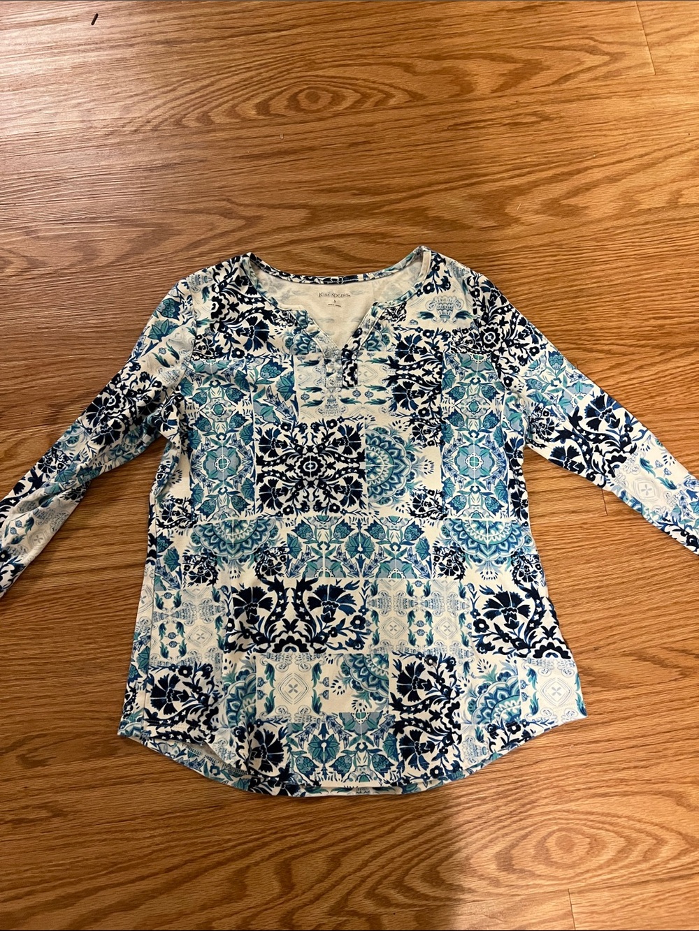 Women’s Blue Tile-Print Long Sleeve Top